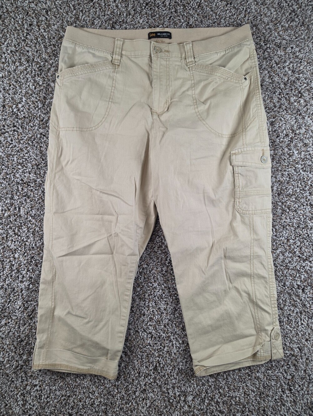 Lee Womens Sz 14 Relaxed Fit Mid Rise Pull On Cargo Capri Pants Beige